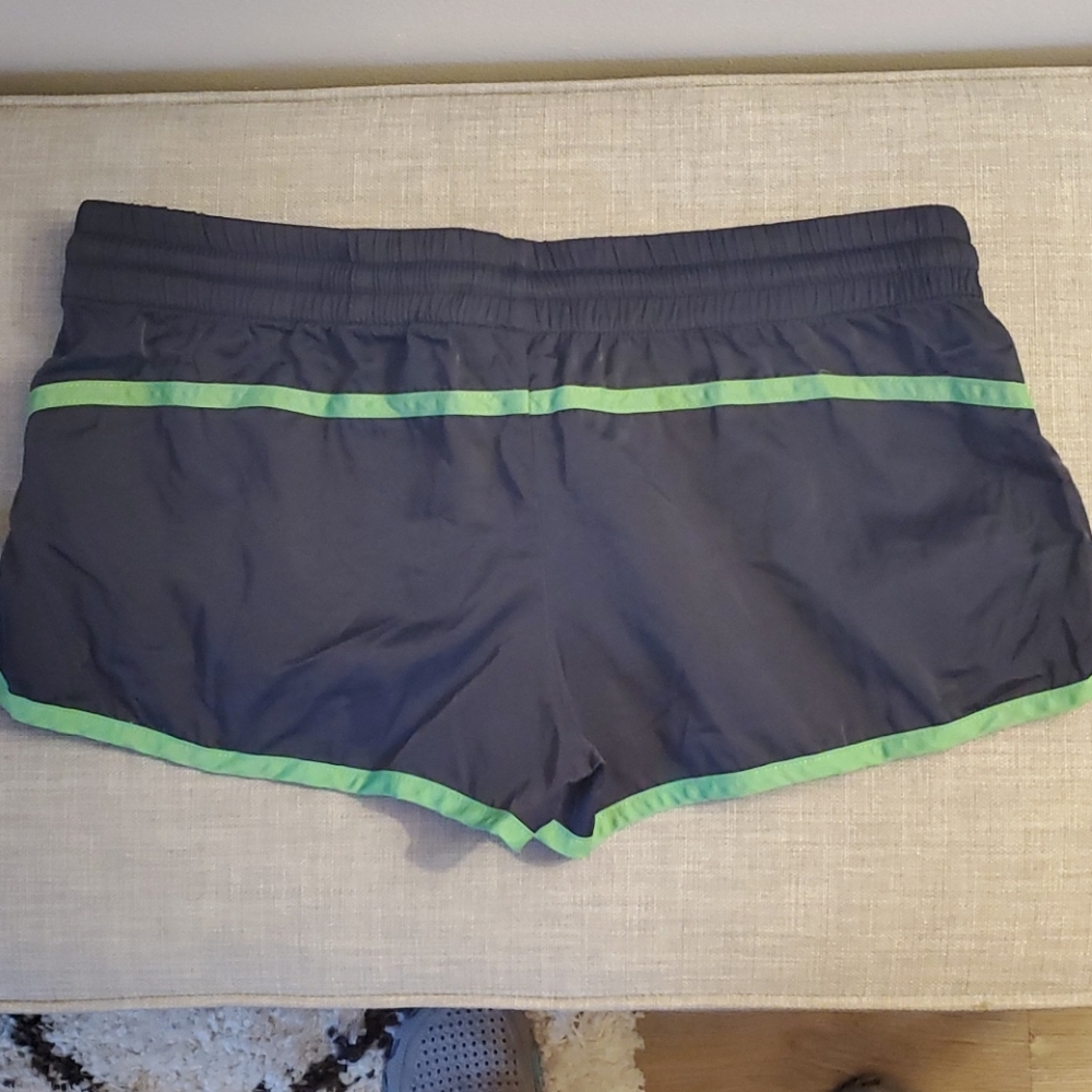 Track shorts - Picture 2 of 3